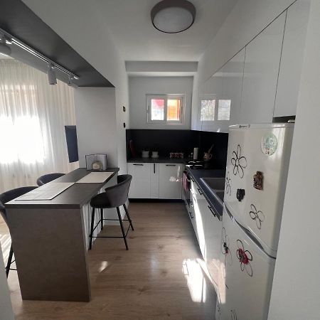 Amion Apartment In Center Of Тирана Екстериор снимка