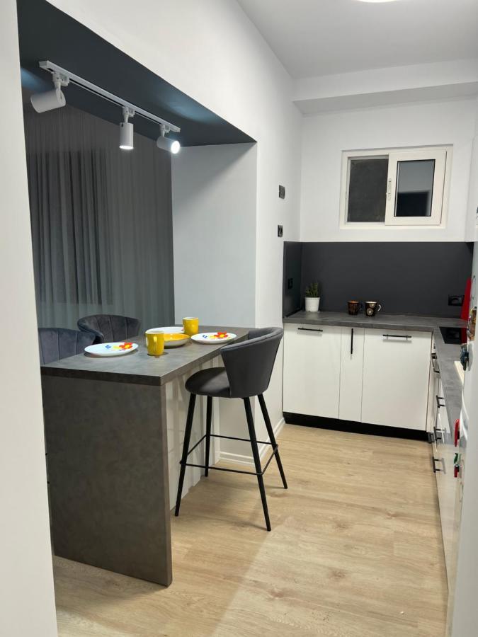 Amion Apartment In Center Of Тирана Екстериор снимка