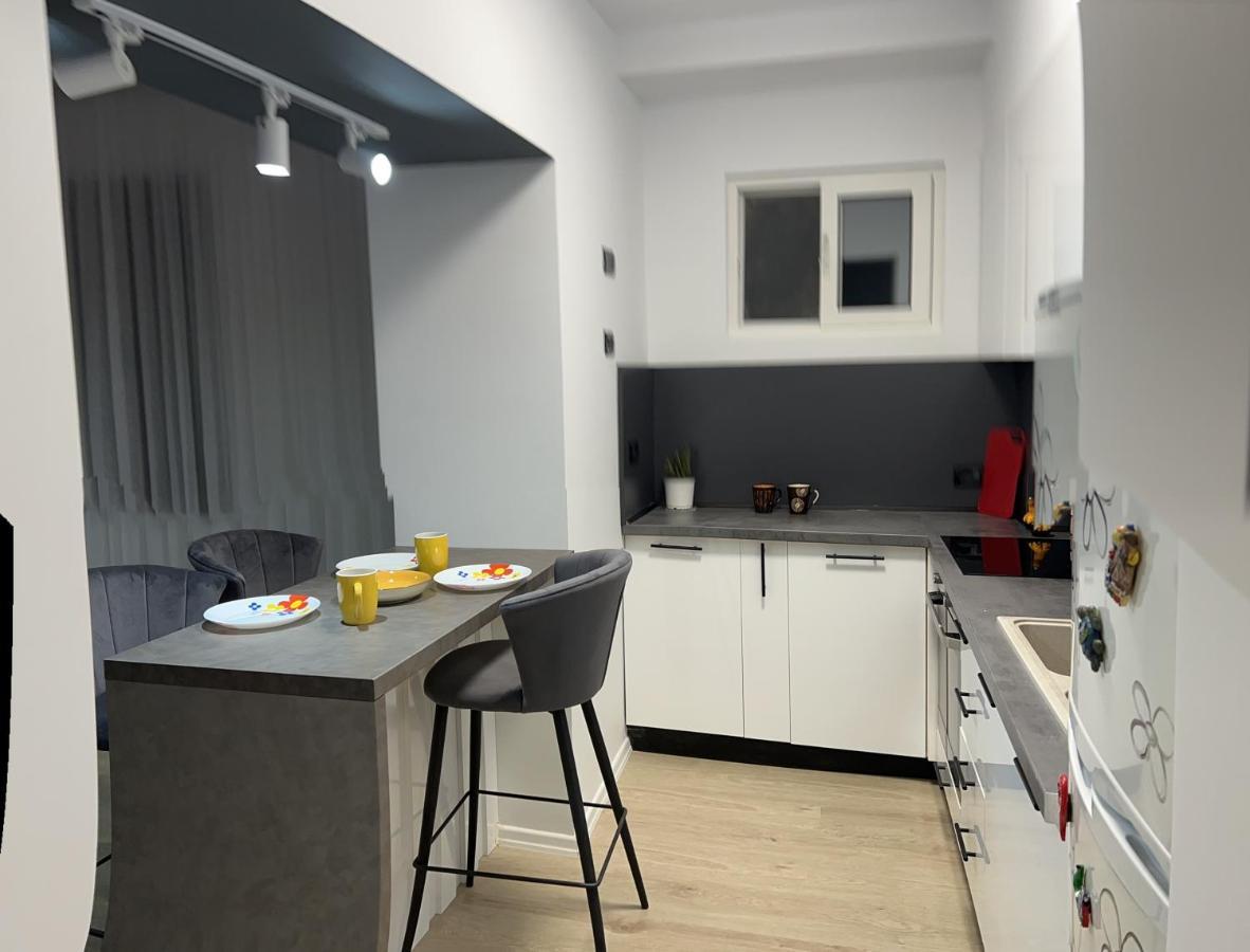 Amion Apartment In Center Of Тирана Екстериор снимка