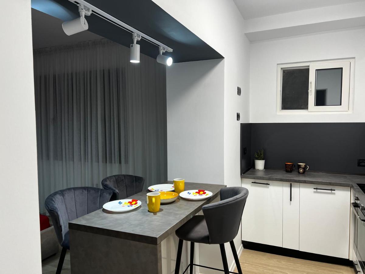 Amion Apartment In Center Of Тирана Екстериор снимка