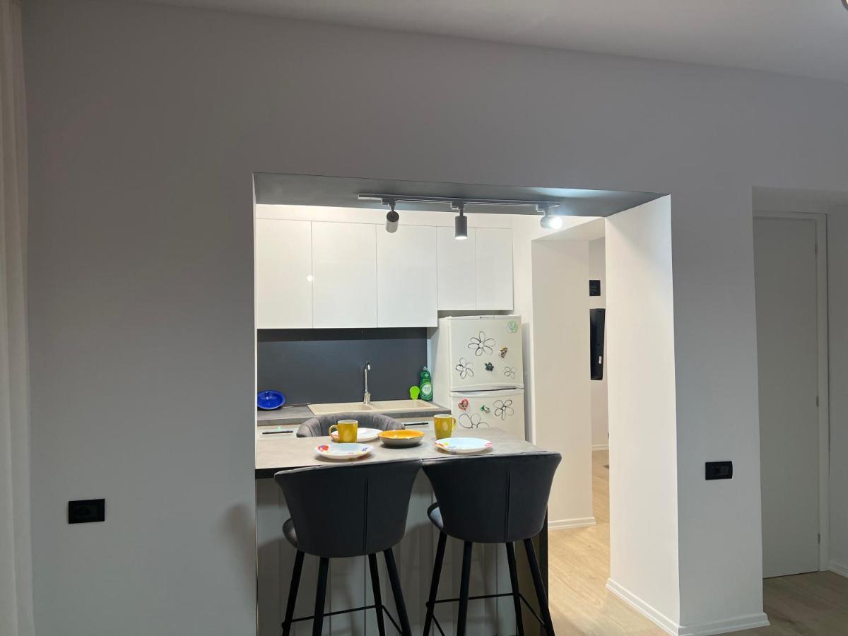 Amion Apartment In Center Of Тирана Екстериор снимка