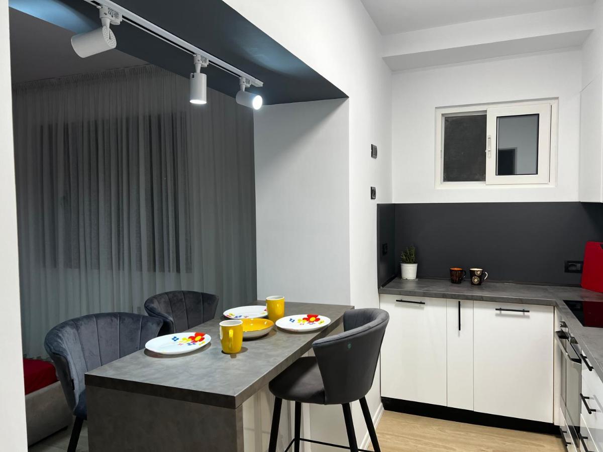 Amion Apartment In Center Of Тирана Екстериор снимка