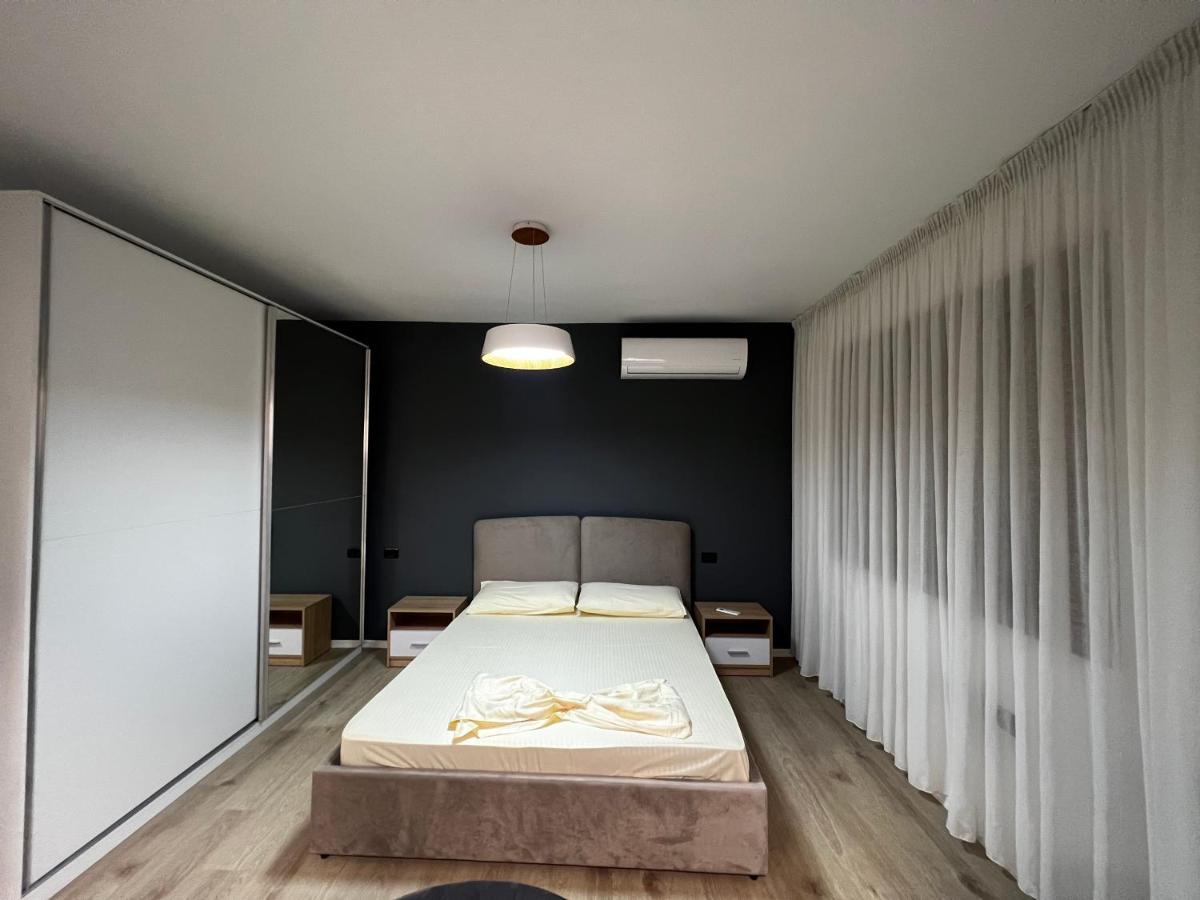 Amion Apartment In Center Of Тирана Екстериор снимка