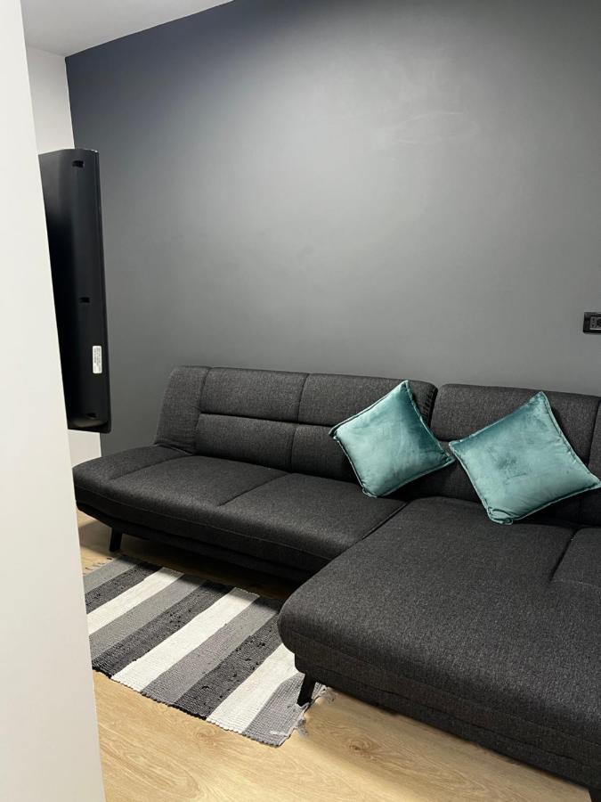 Amion Apartment In Center Of Тирана Екстериор снимка