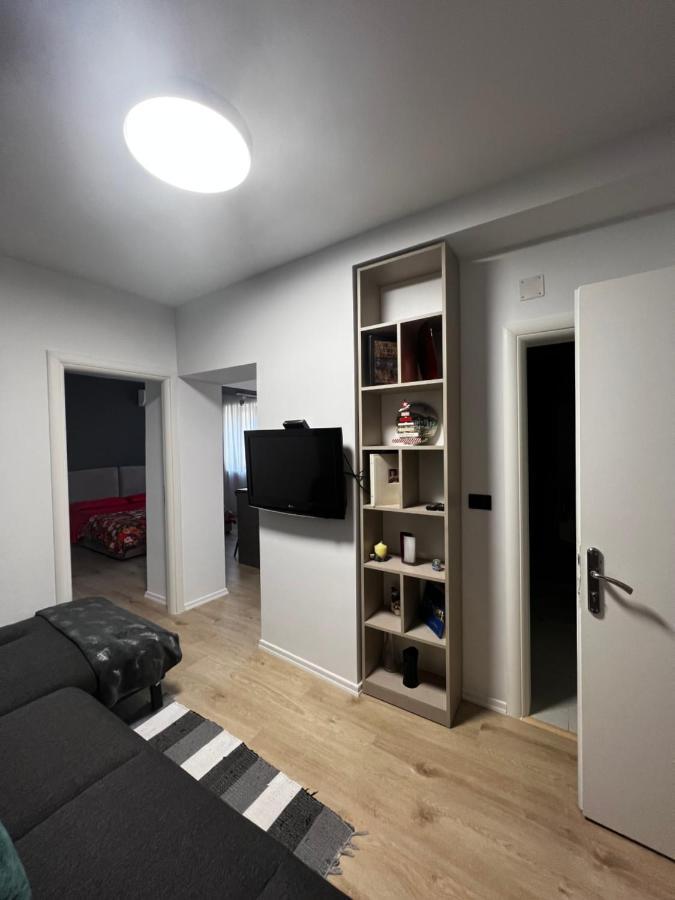 Amion Apartment In Center Of Тирана Екстериор снимка