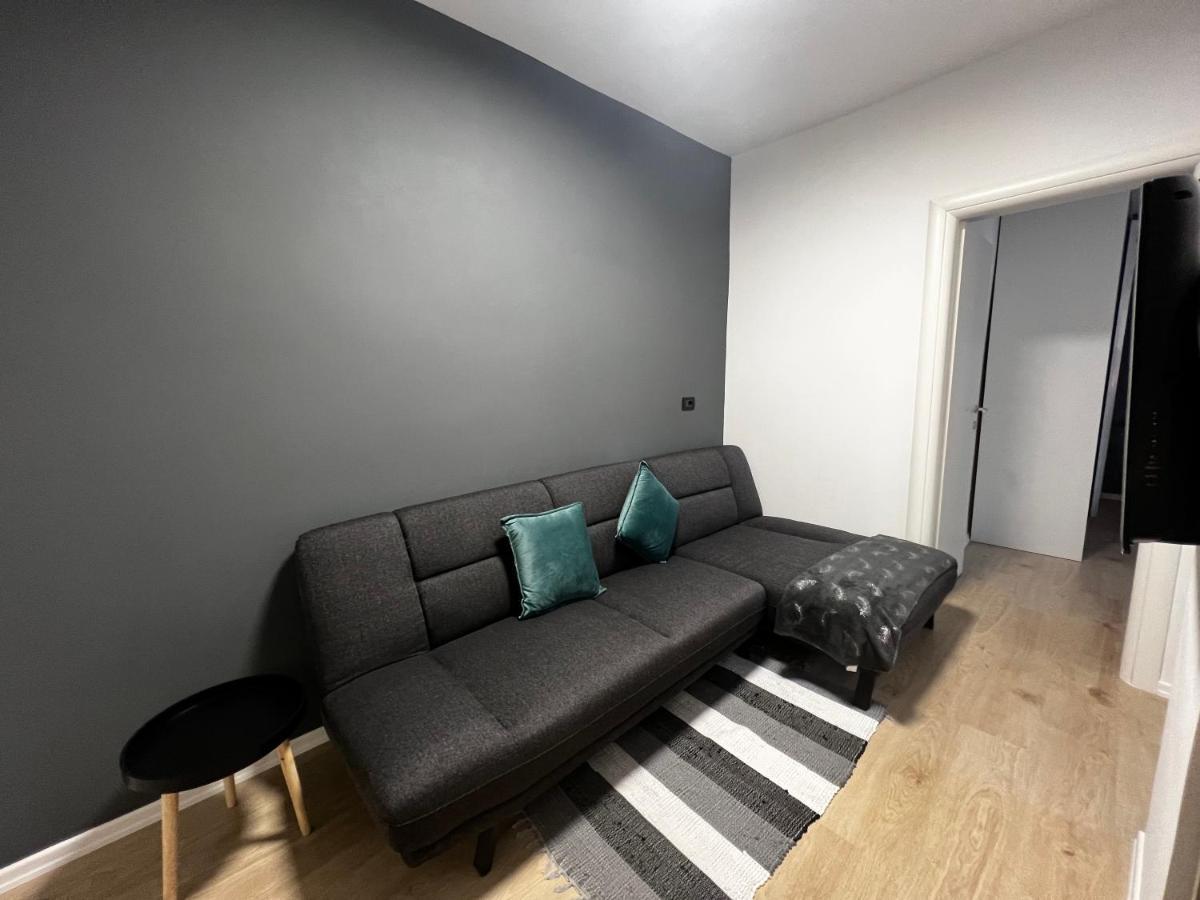 Amion Apartment In Center Of Тирана Екстериор снимка
