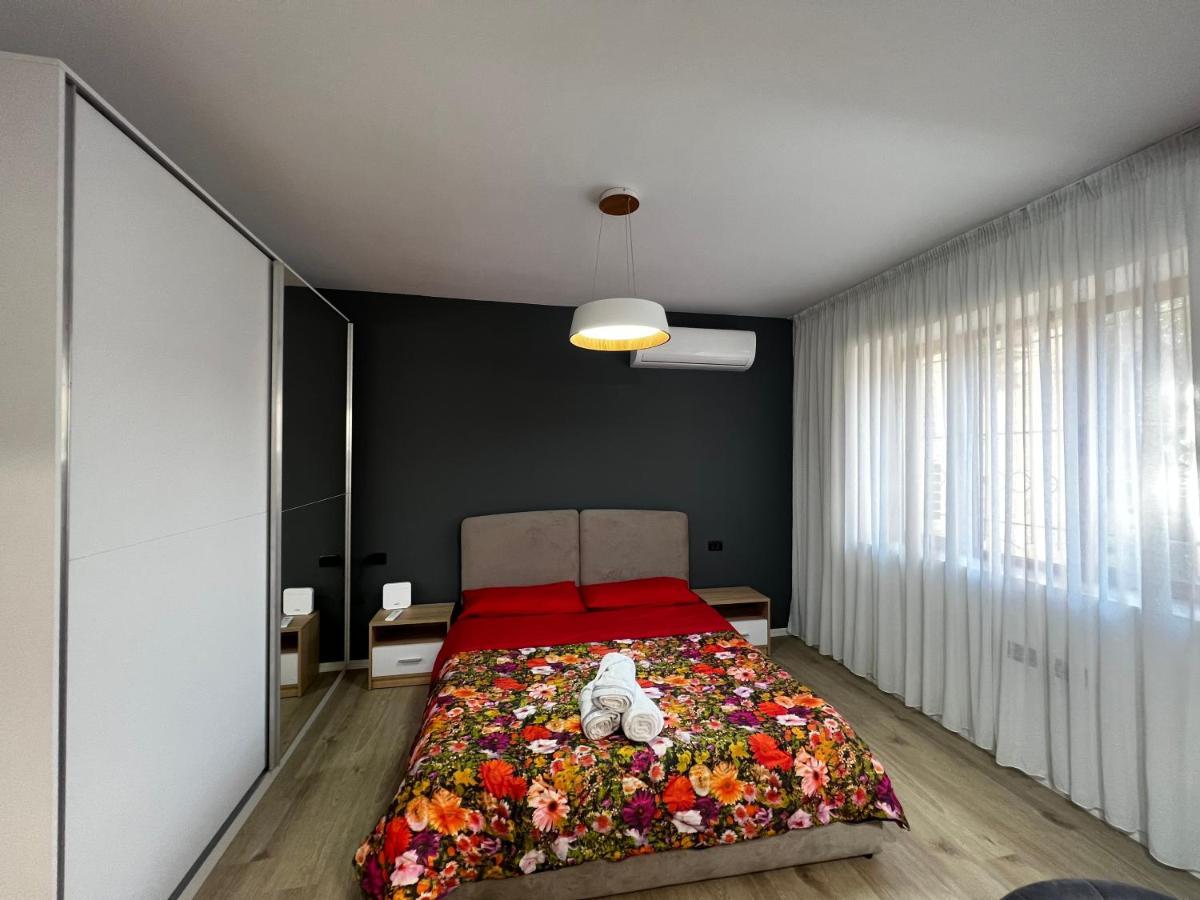 Amion Apartment In Center Of Тирана Екстериор снимка