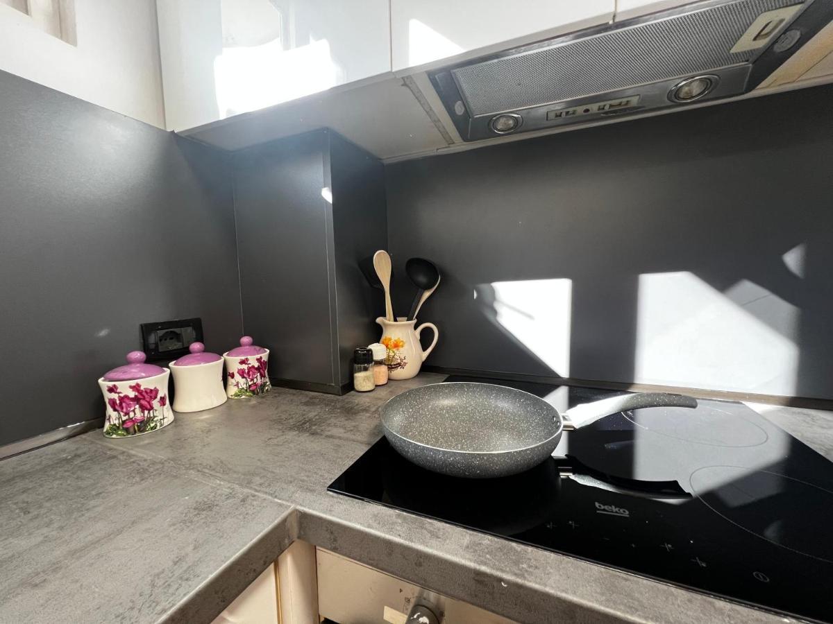 Amion Apartment In Center Of Тирана Екстериор снимка