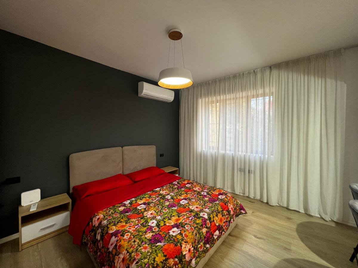 Amion Apartment In Center Of Тирана Екстериор снимка