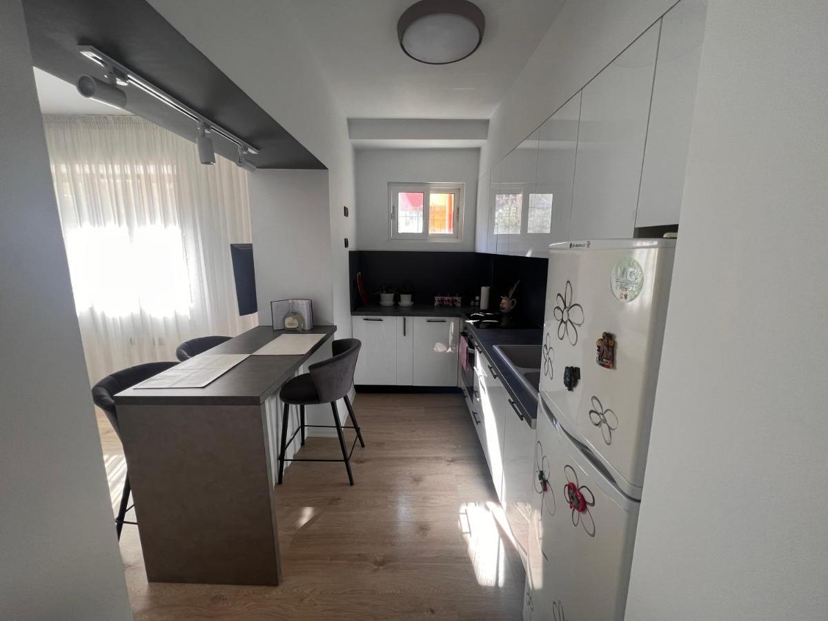 Amion Apartment In Center Of Тирана Екстериор снимка